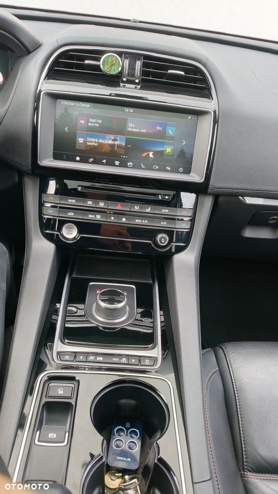 Jaguar F-Pace - 27
