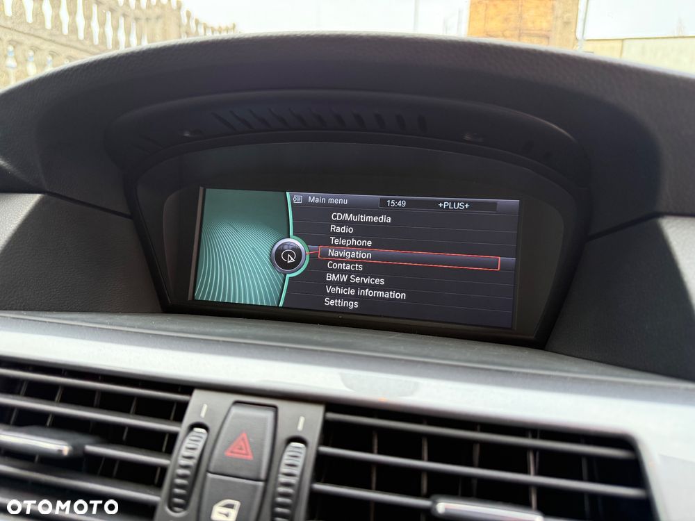 BMW Seria 5 525d - 32
