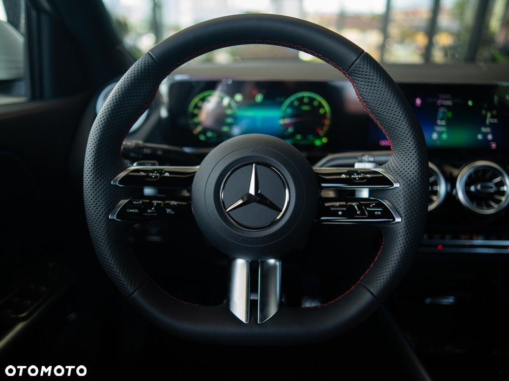 Mercedes-Benz GLA - 13
