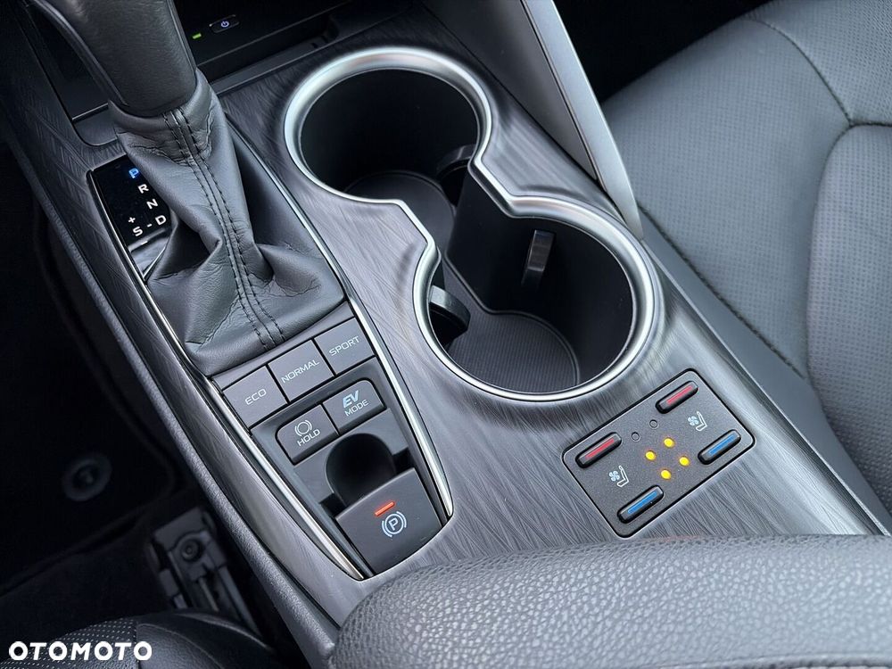 Toyota Camry 2.5 Hybrid Executive CVT - 21
