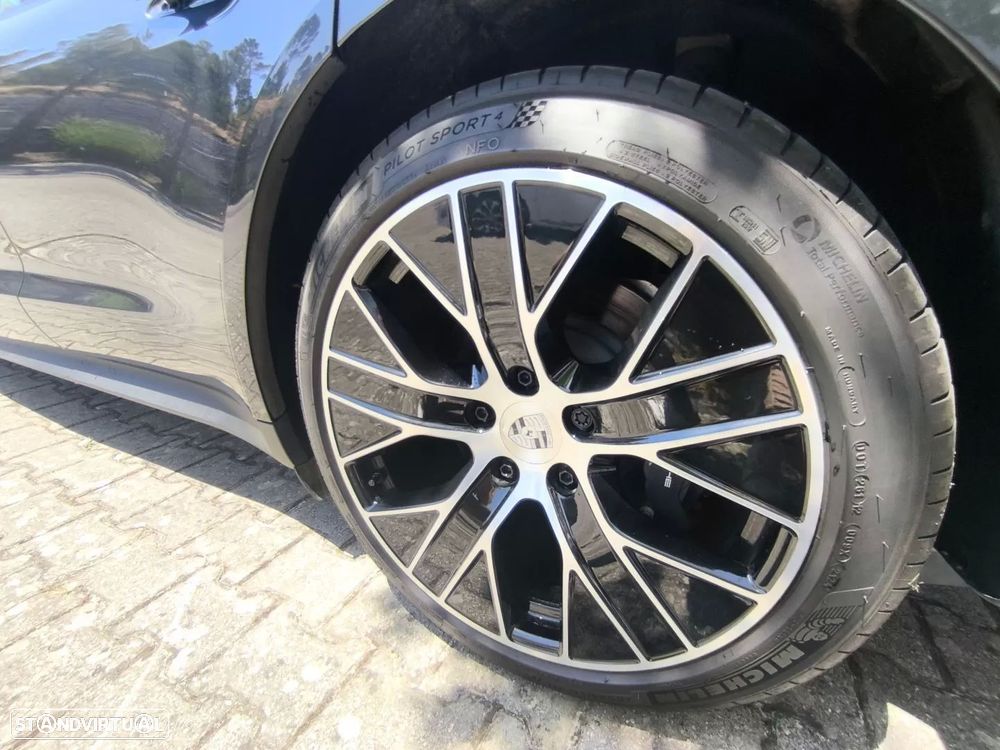 Porsche Taycan Sport Turismo Black Edition - 9