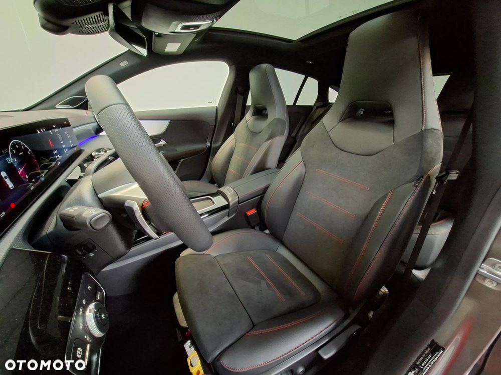 Mercedes-Benz CLA 200 AMG Line 7G-DCT - 7