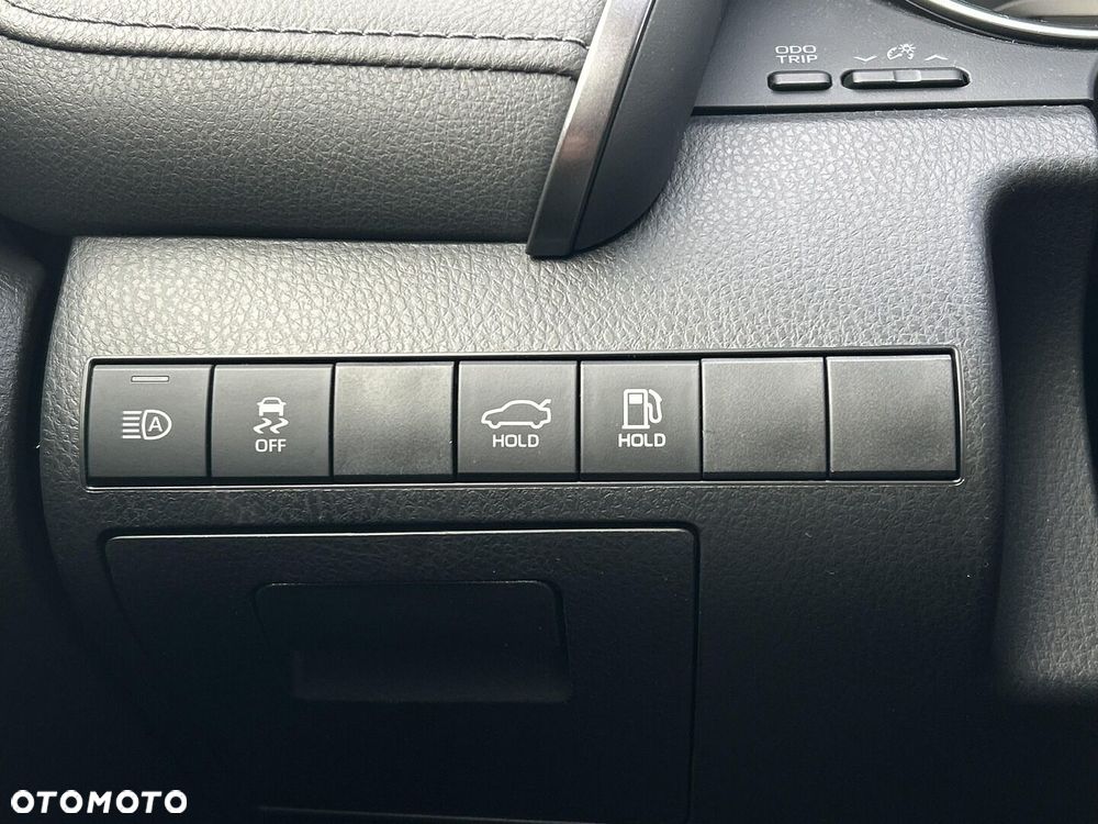 Toyota Camry 2.5 Hybrid Comfort CVT - 22