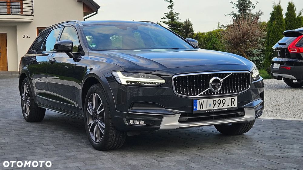 Volvo V90 Cross Country - 36