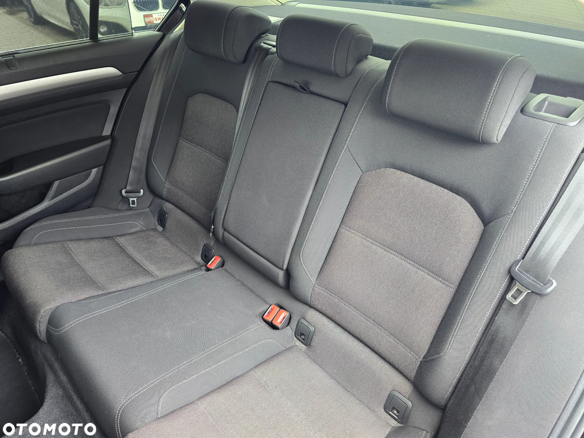 Volkswagen Passat - 14