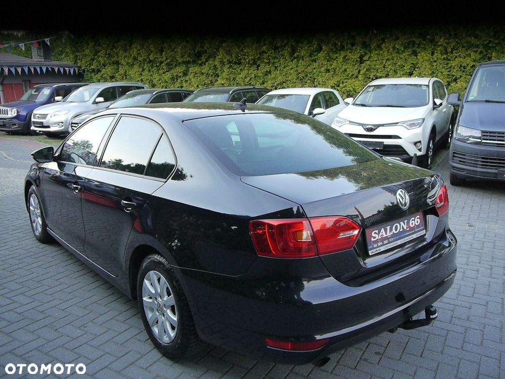 Volkswagen Jetta 1.6 TDI DSG Comfortline - 6