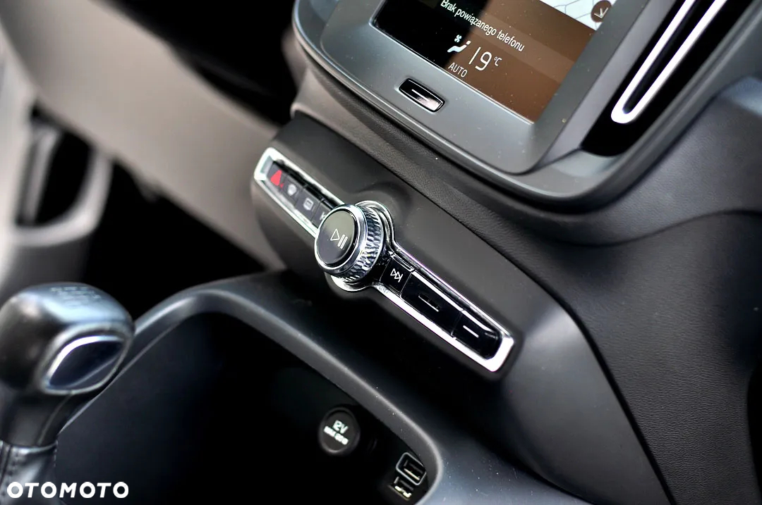 Volvo XC 40 T2 Momentum Pro - 21
