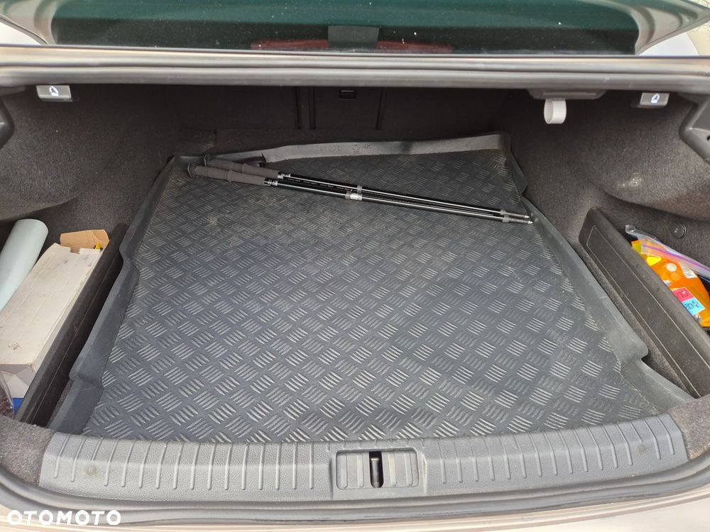 Volkswagen Passat 2.0 TSI Business DSG - 9