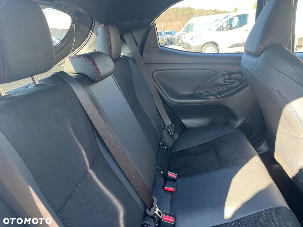Toyota Yaris Hybrid 1.5 GR Sport - 28