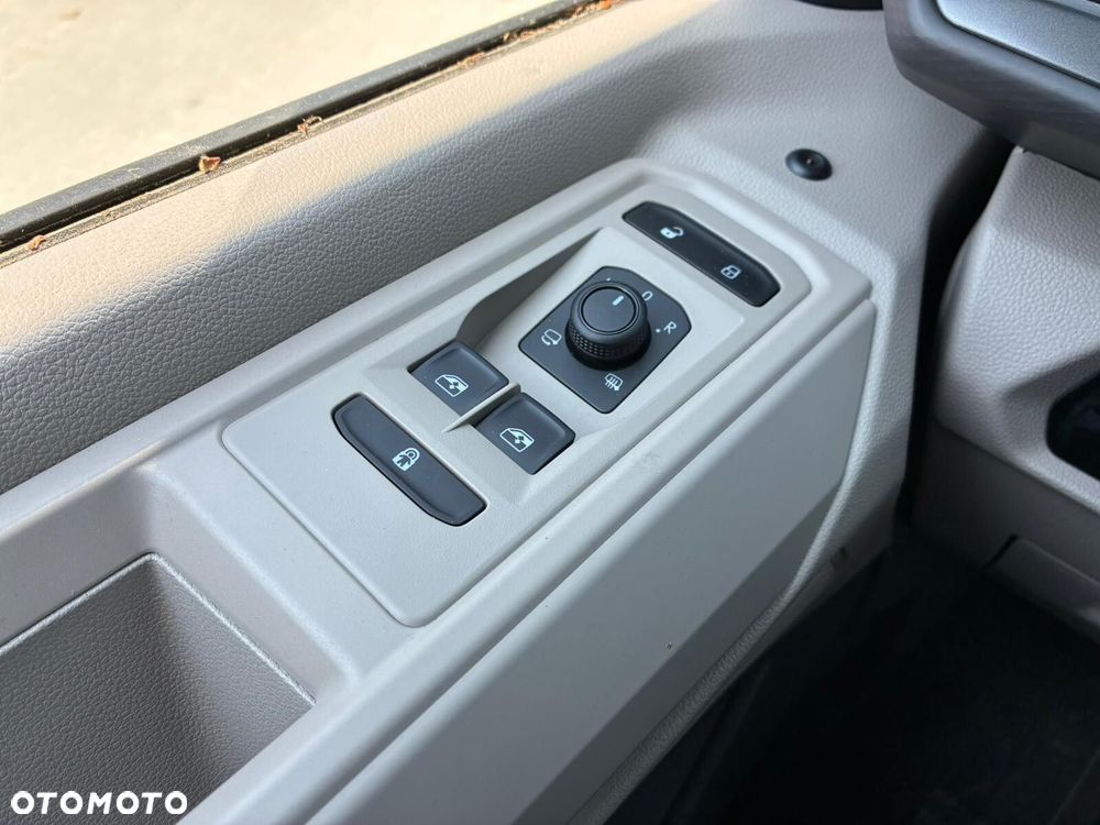 Volkswagen Multivan - 29