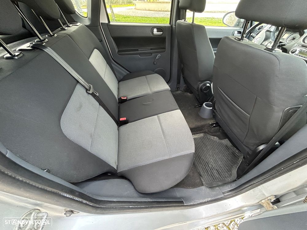 Mitsubishi Colt - 12