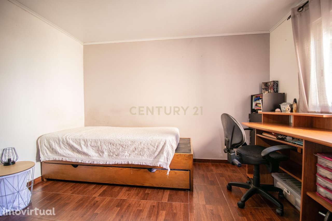 Moradia T3 Com Espaço Exterior a 3km do Hospital da Luz - Grande imagem: 4/39