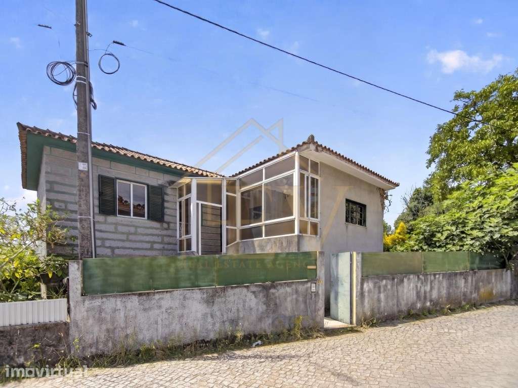 Moradia independente T3 em São Mamede de Negrelos.