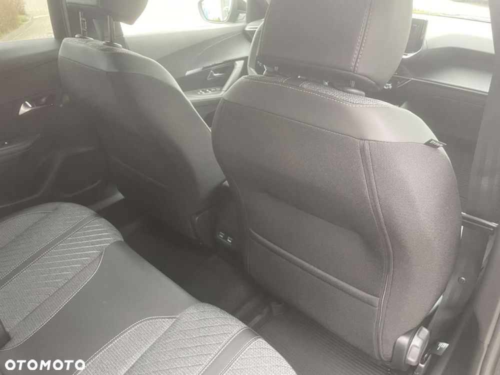 Peugeot 2008 - 12