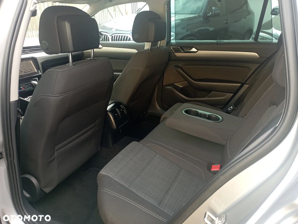 Volkswagen Passat Variant 2.0 TDI SCR Business Plus DSG - 11