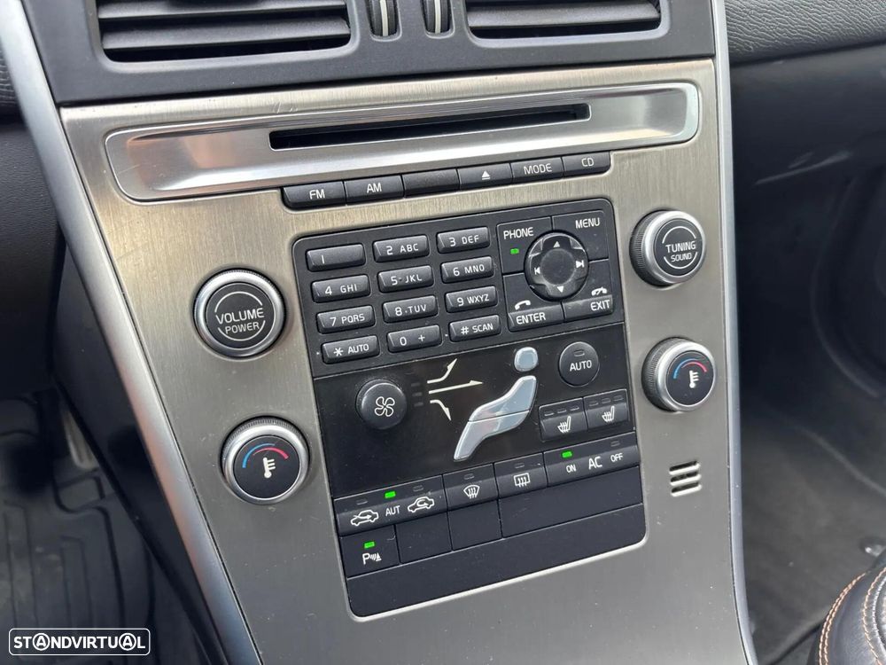 Volvo XC 60 2.4 D Drive Momentum - 6