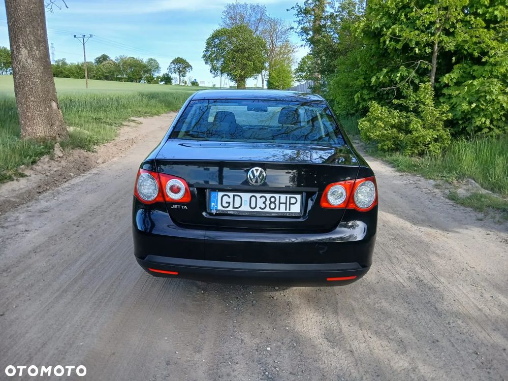 Volkswagen Jetta 1.9 TDI Sportline - 6