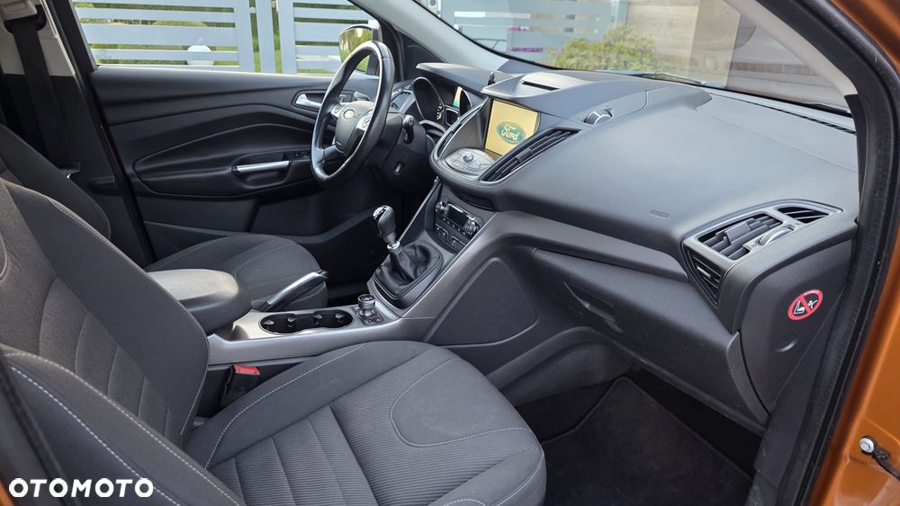 Ford Kuga 2.0 TDCi 2x4 Titanium - 12