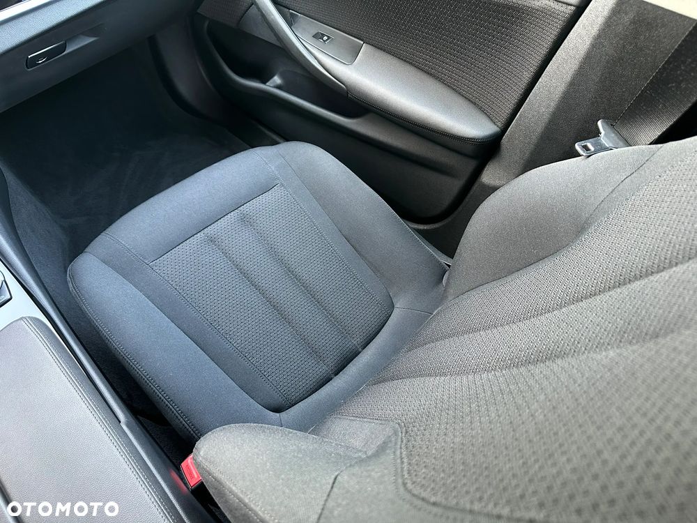 BMW Seria 5 520d xDrive mHEV - 14