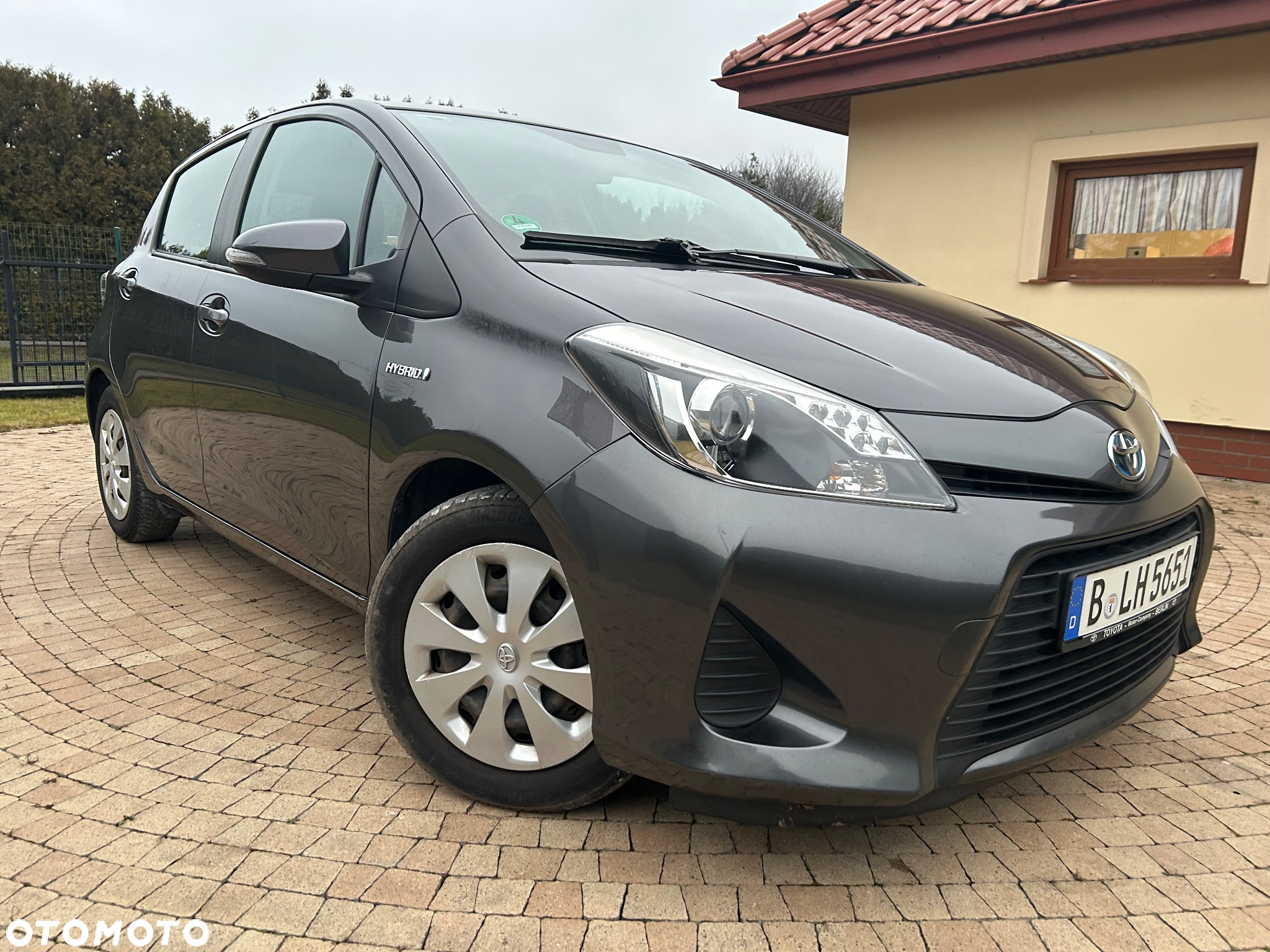 Toyota Yaris Hybrid 100 Active - 30