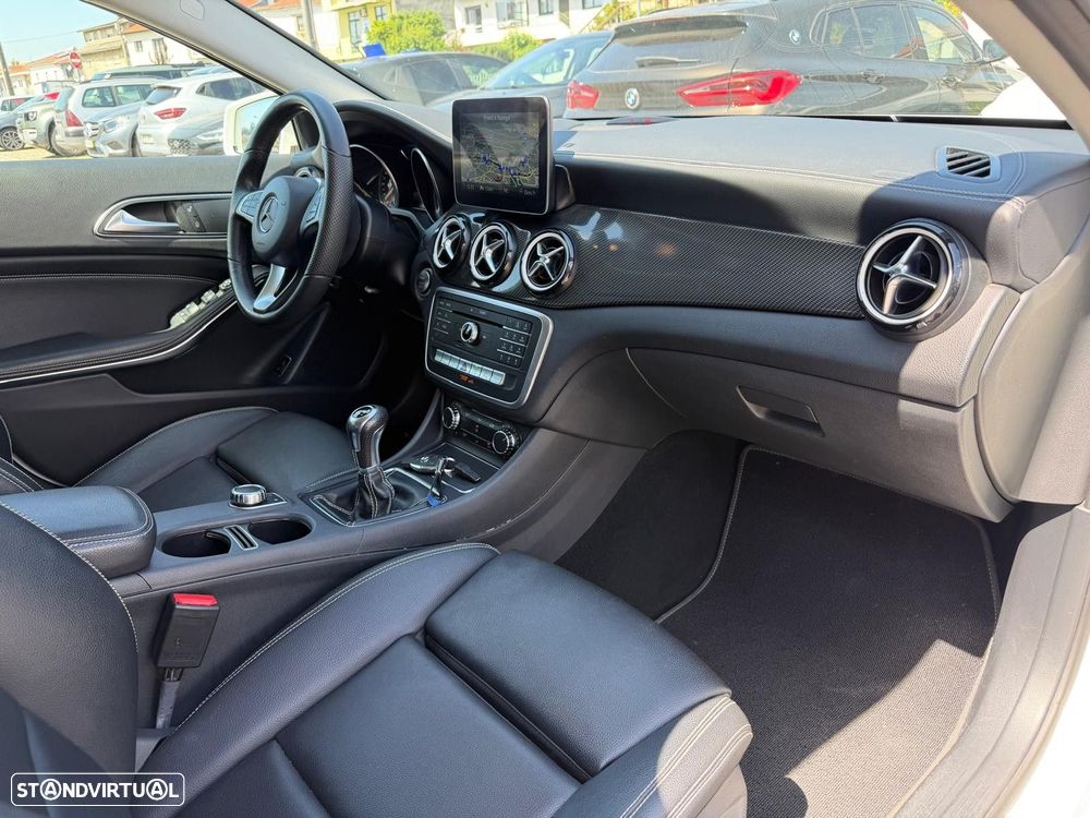 Mercedes-Benz GLA 180 AMG Line - 17