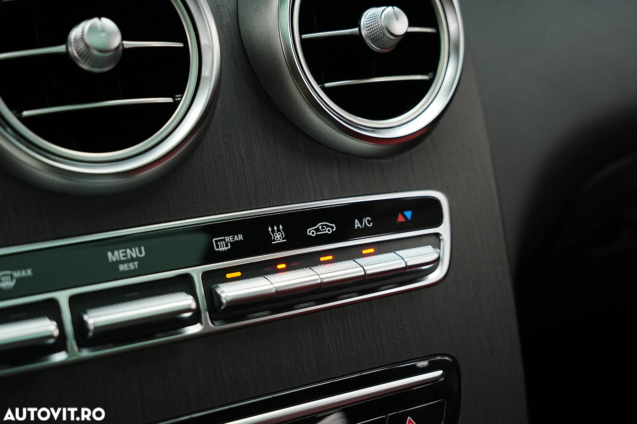 Mercedes-Benz GLC 300 e 4Matic 9G-TRONIC AMG Line Plus - 35