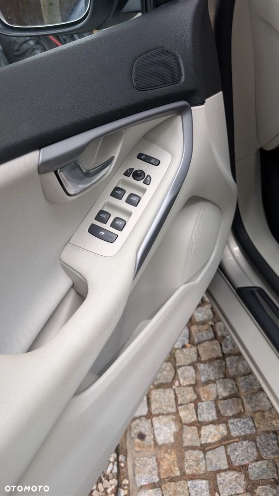 Volvo V40 D2 Drive-E Momentum - 12