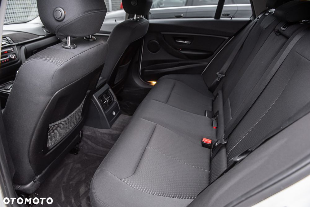 BMW Seria 3 320d - 22