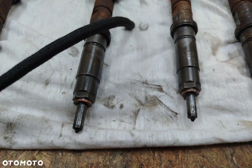 wtryskiwacz wtrysk 076130855X komplet 5 sztuk do Volkswagen Crafter I 2.5 TDI BJL z silnika na chodzie - 7