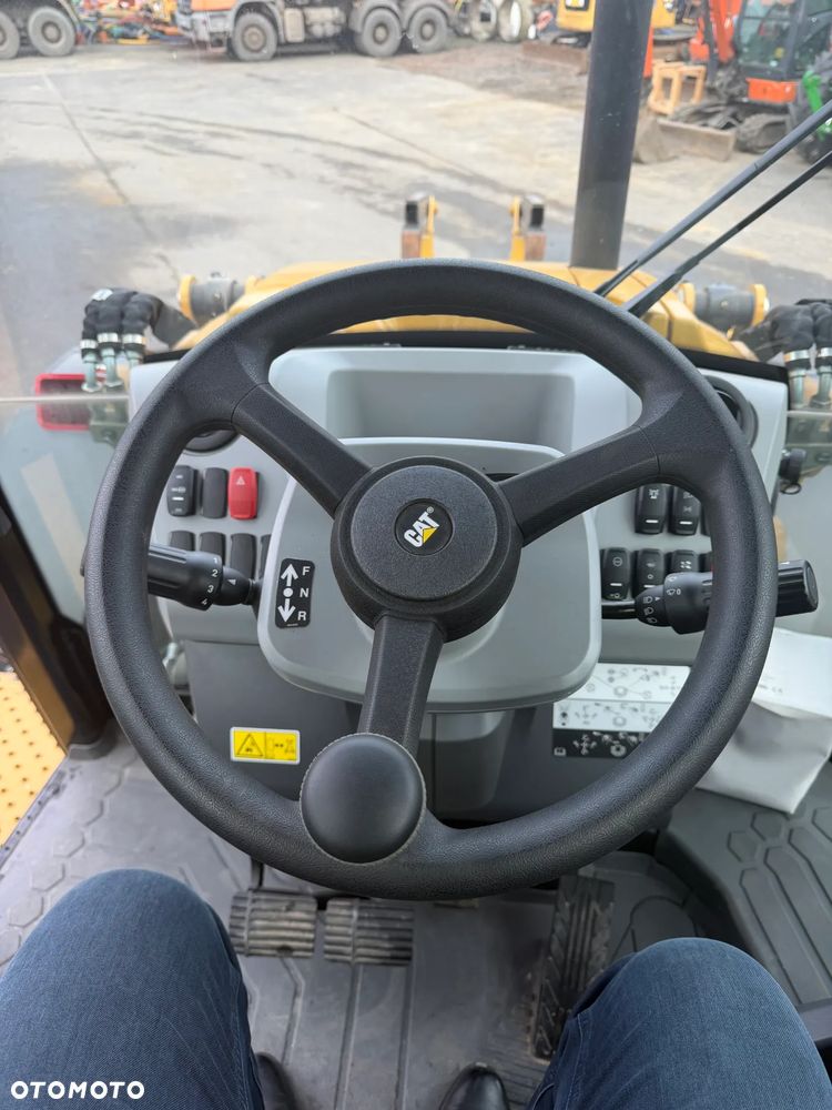 Caterpillar 444F - 4