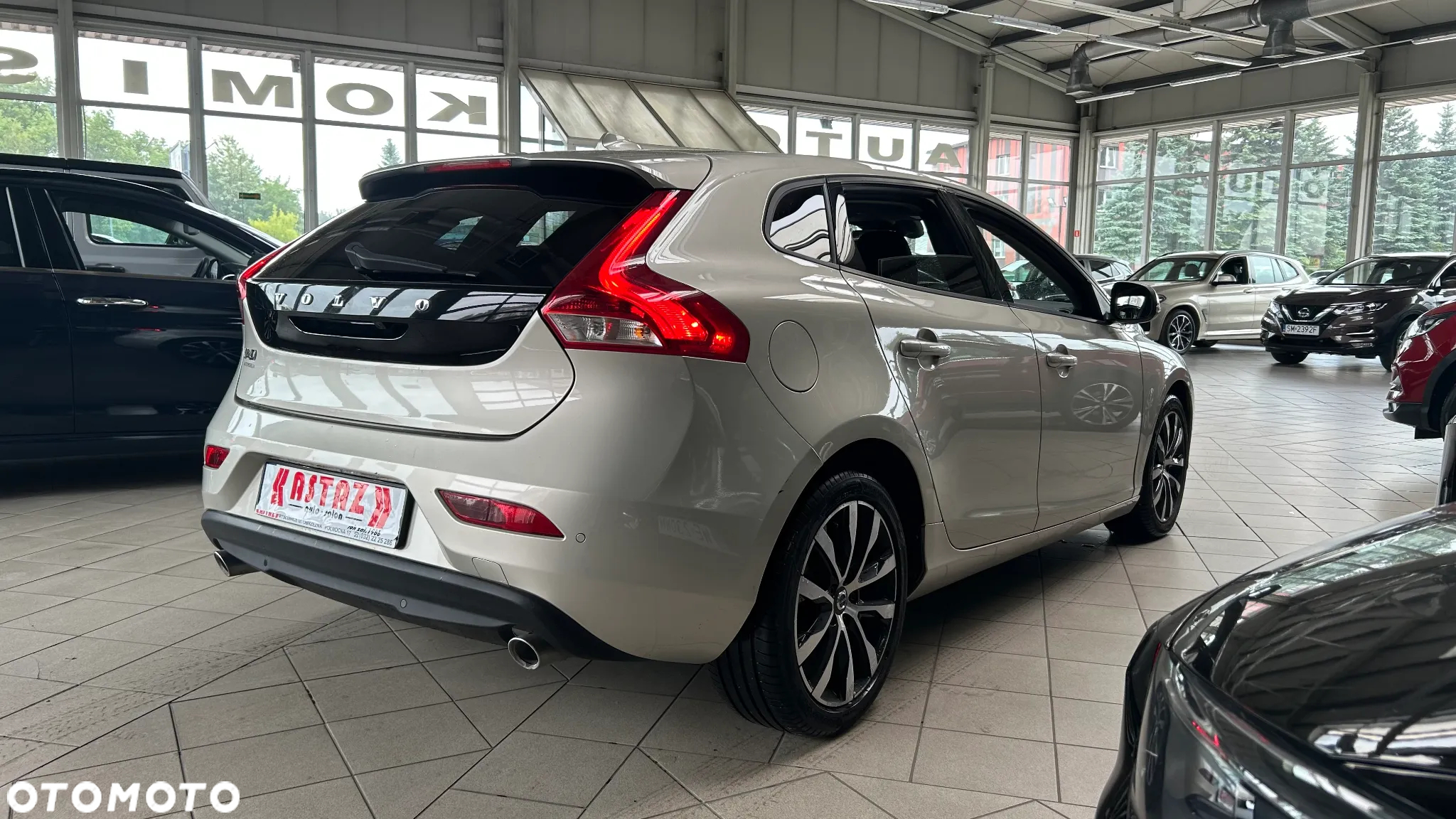Volvo V40 D2 Drive-E Momentum - 13