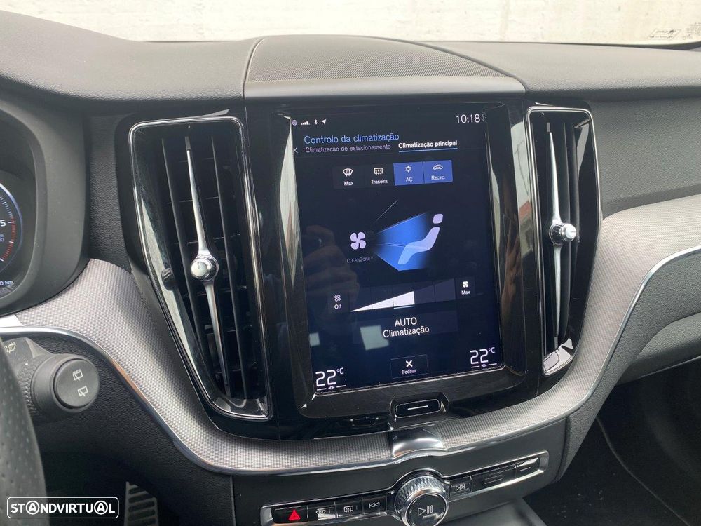 Volvo XC 60 2.0 D4 R-Design Geartronic - 24