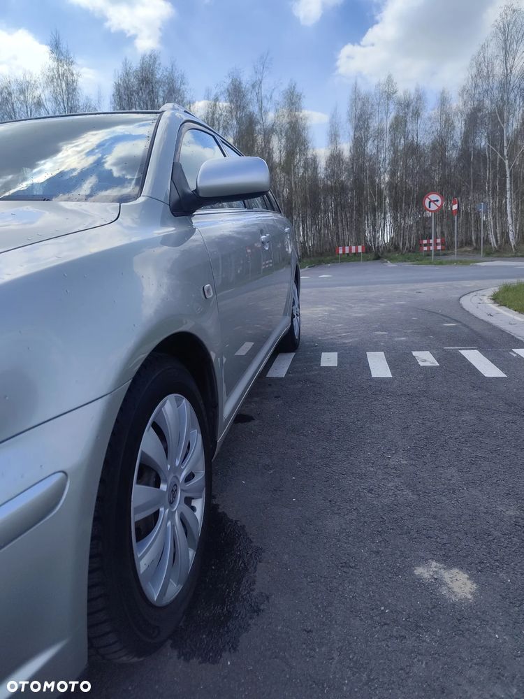 Toyota Avensis 1.8 VVT-i Luna - 18