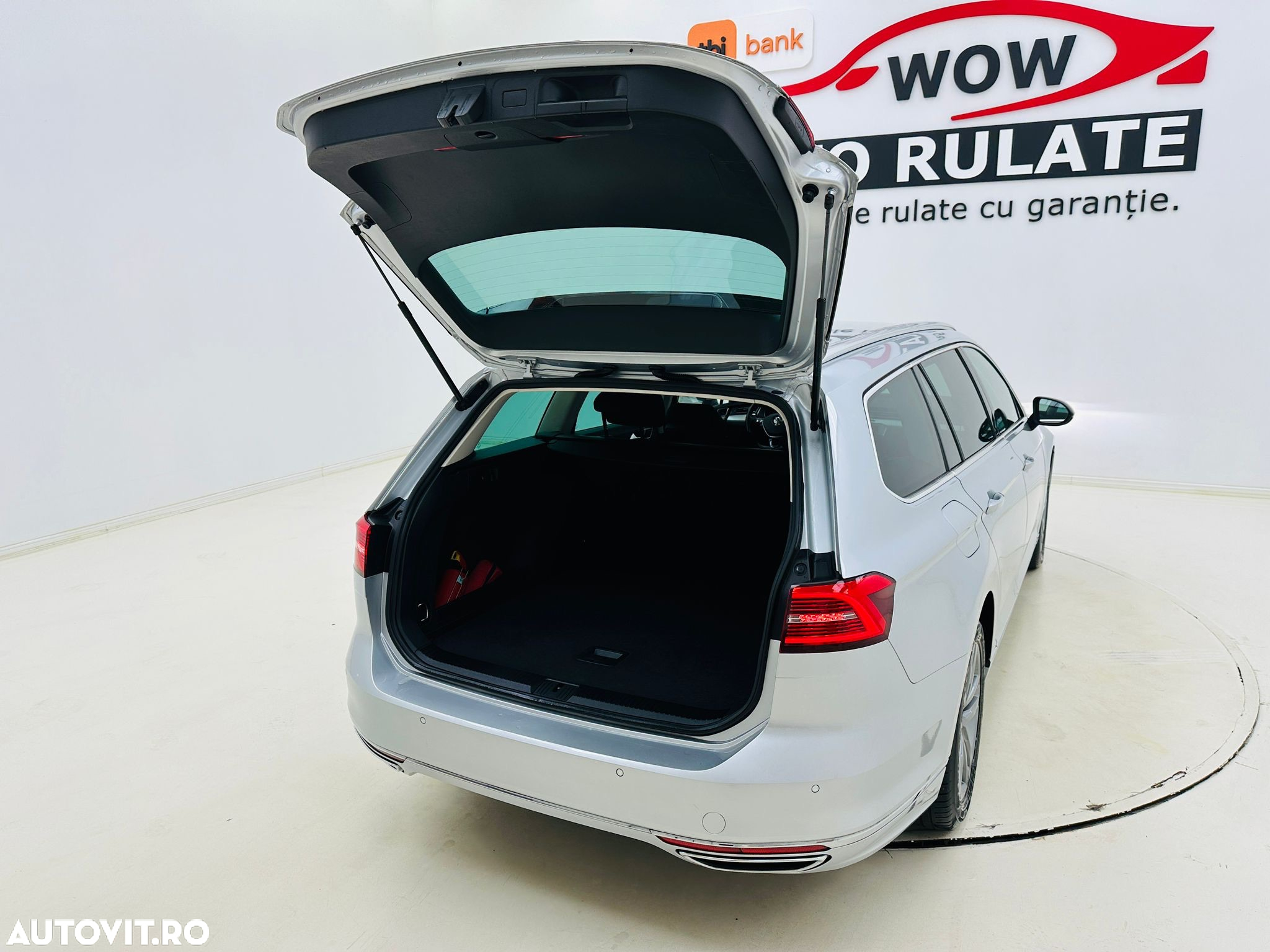 Volkswagen Passat Variant 1.6 TDI SCR DSG - 32