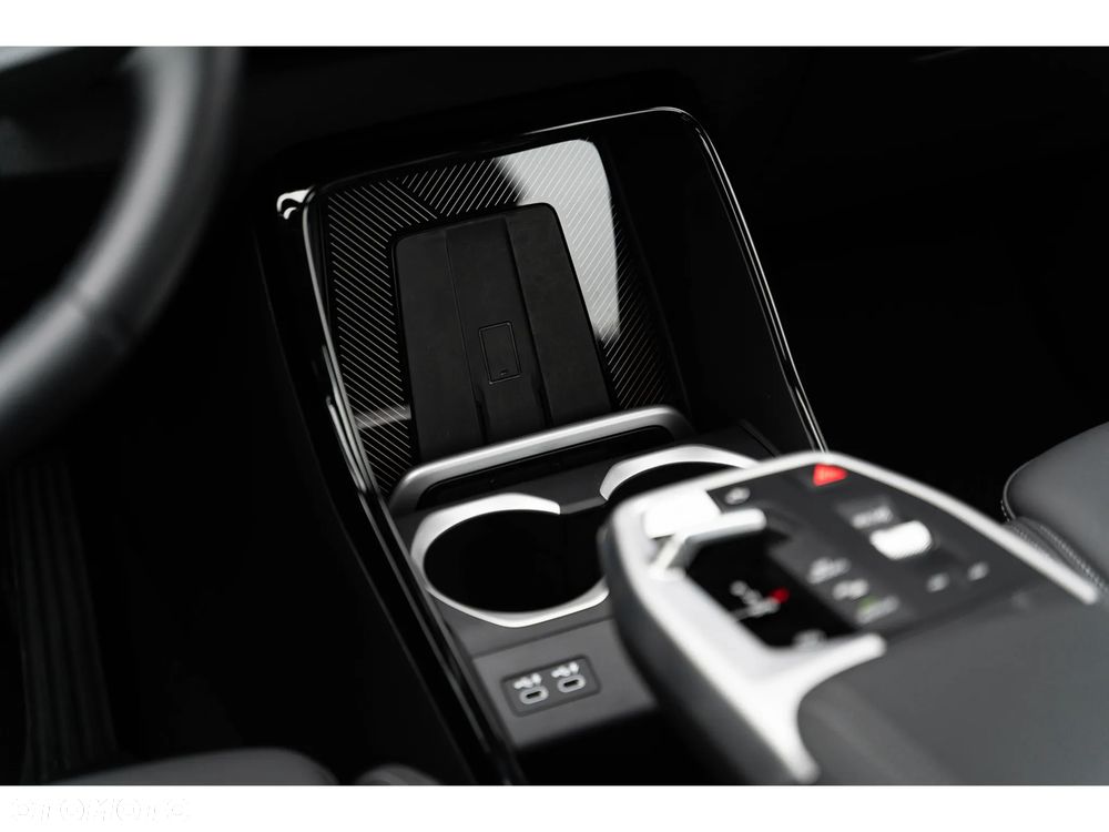 BMW iX1 xDrive30 66.5kWh xLine - 28
