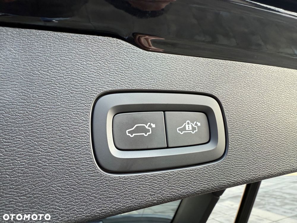 Volvo V60 T6 AWD Plug-In Hybrid Plus Dark - 34