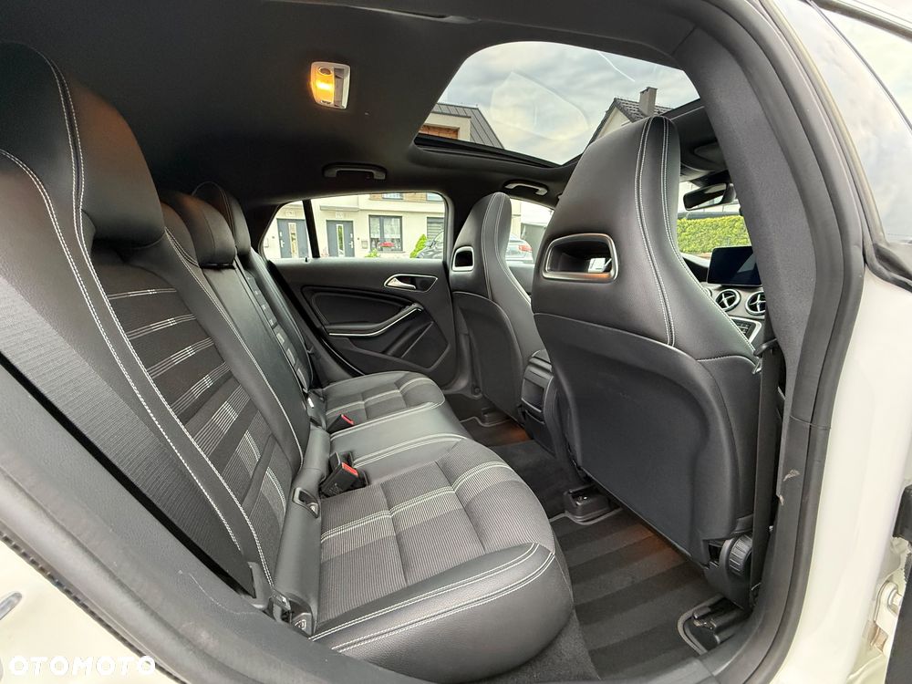 Mercedes-Benz CLA 180 7G-DCT Peak Edition - 23
