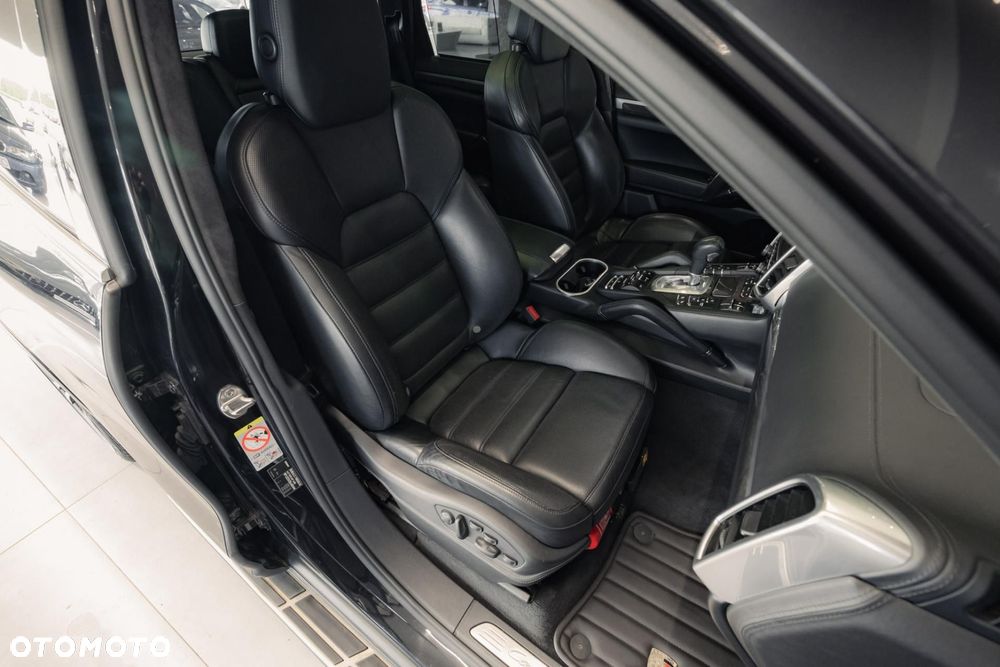 Porsche Cayenne Turbo - 15