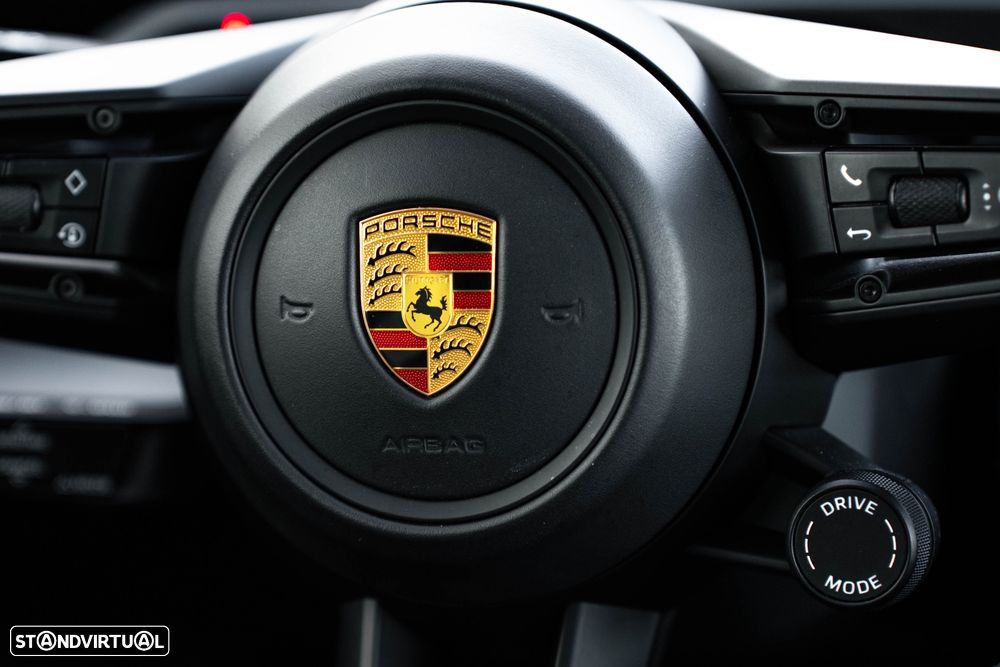 Porsche Taycan 4S - 43