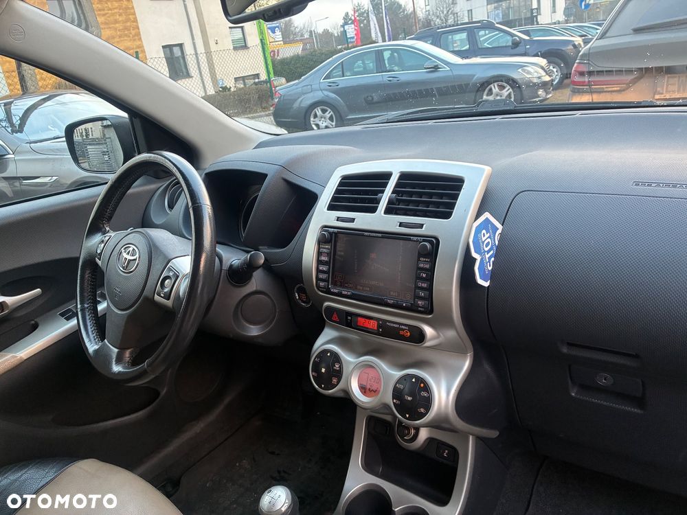 Toyota Urban Cruiser - 15