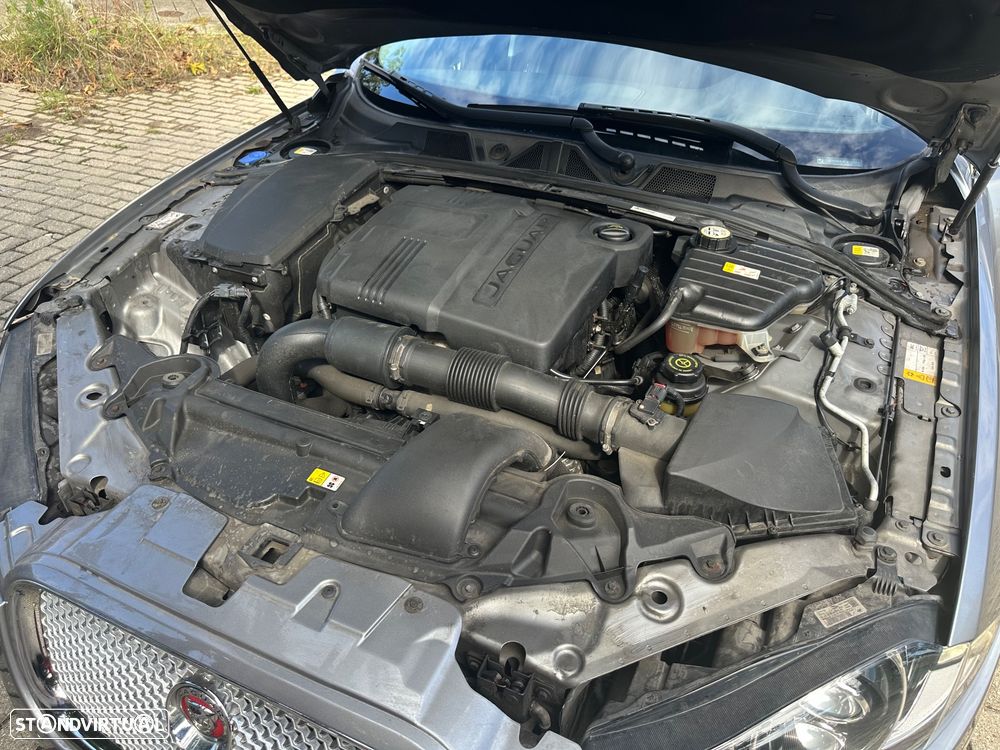 Jaguar XF 2.2 D Premium Luxury - 28