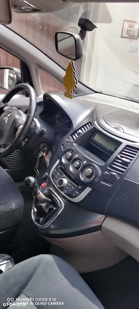 Mitsubishi Grandis - 2