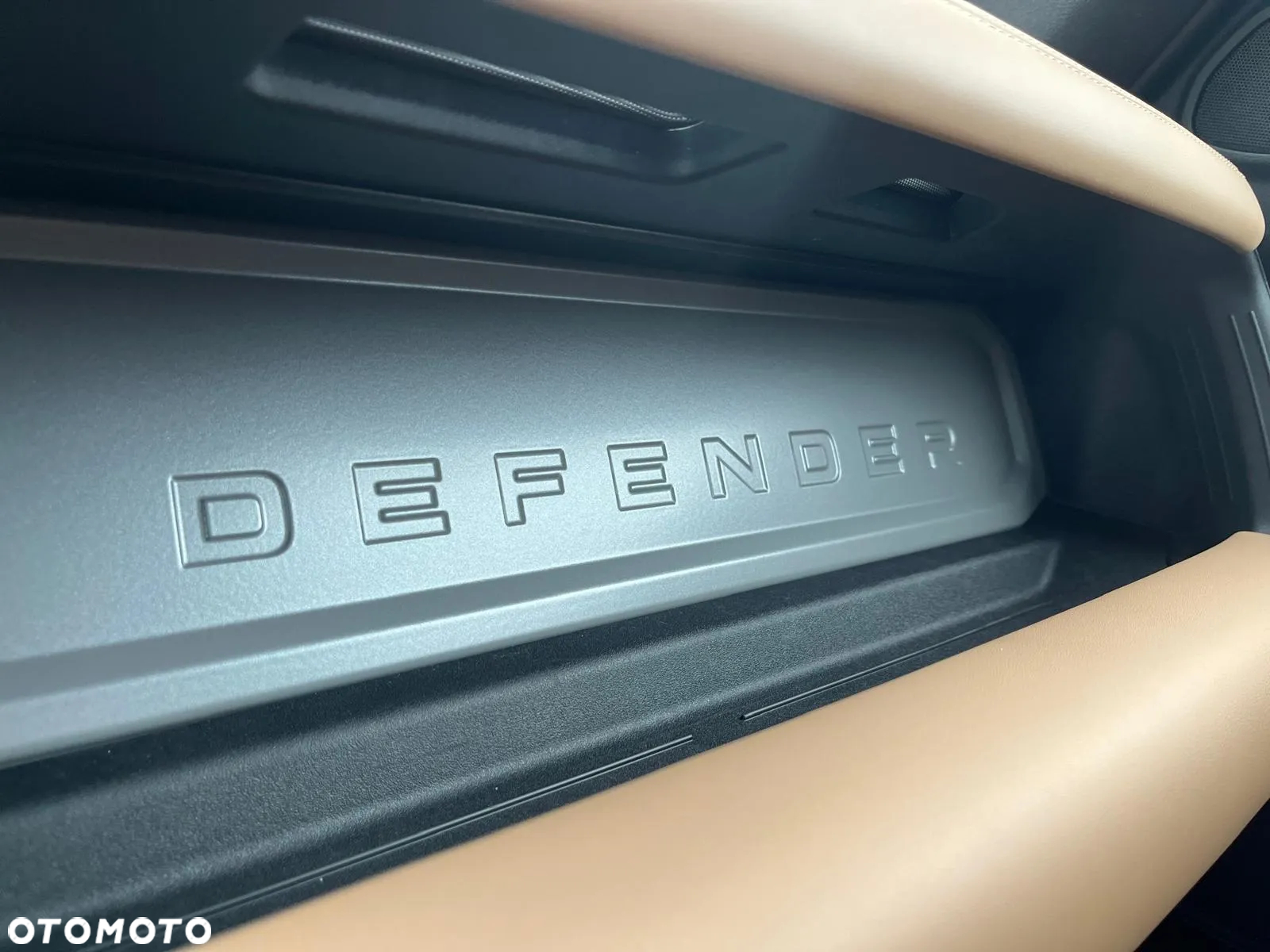 Land Rover Defender - 14