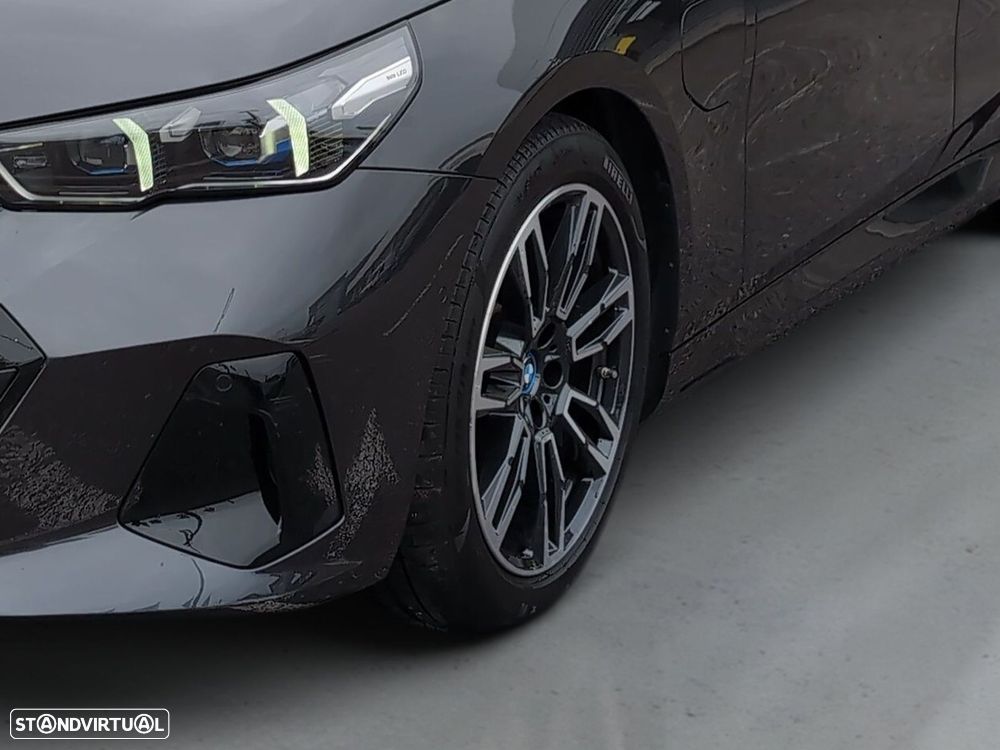 BMW 530 e Pack Desportivo M - 4