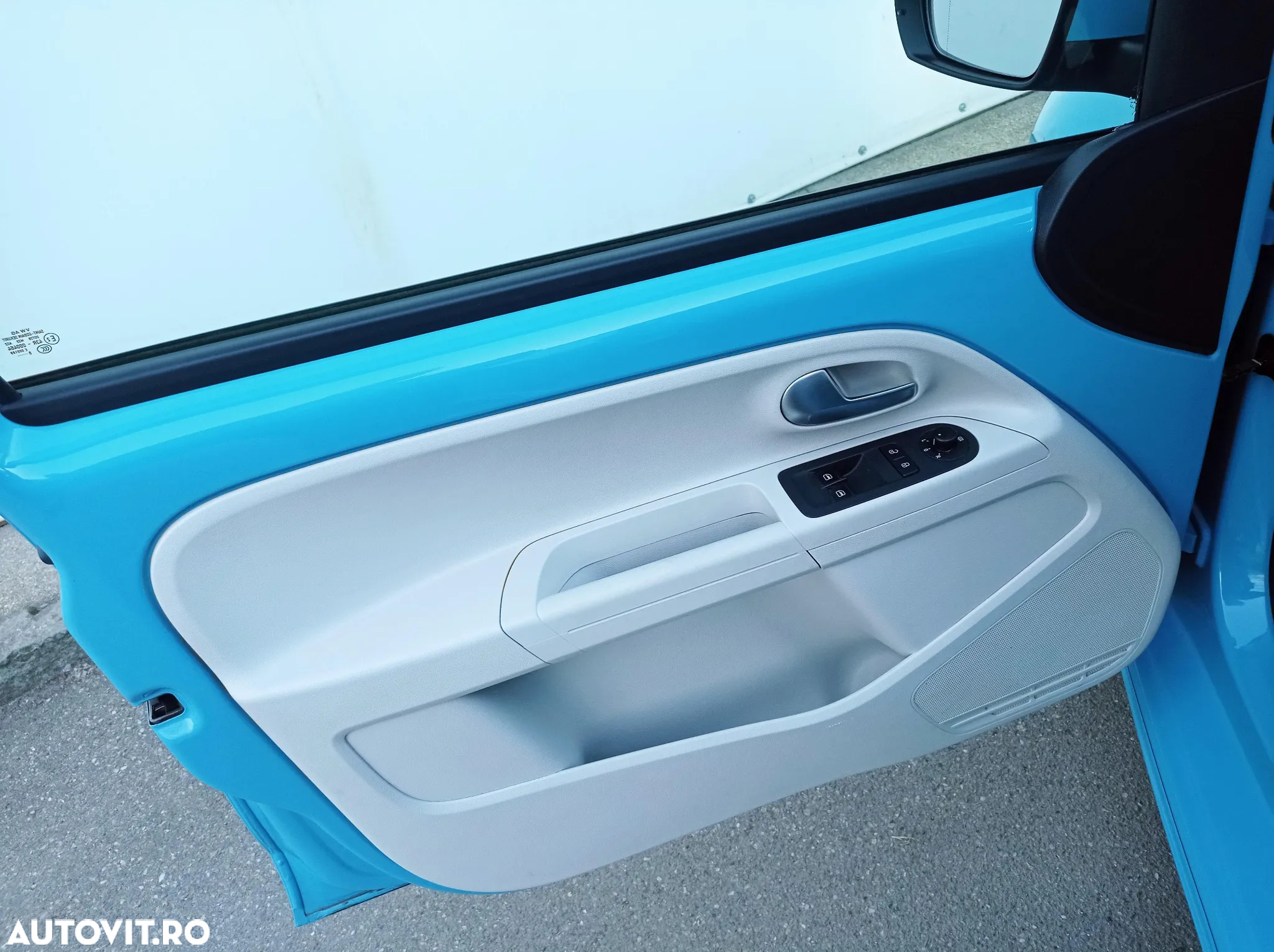 Volkswagen up! e-up! - 12
