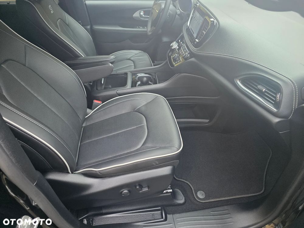 Chrysler Pacifica - 20