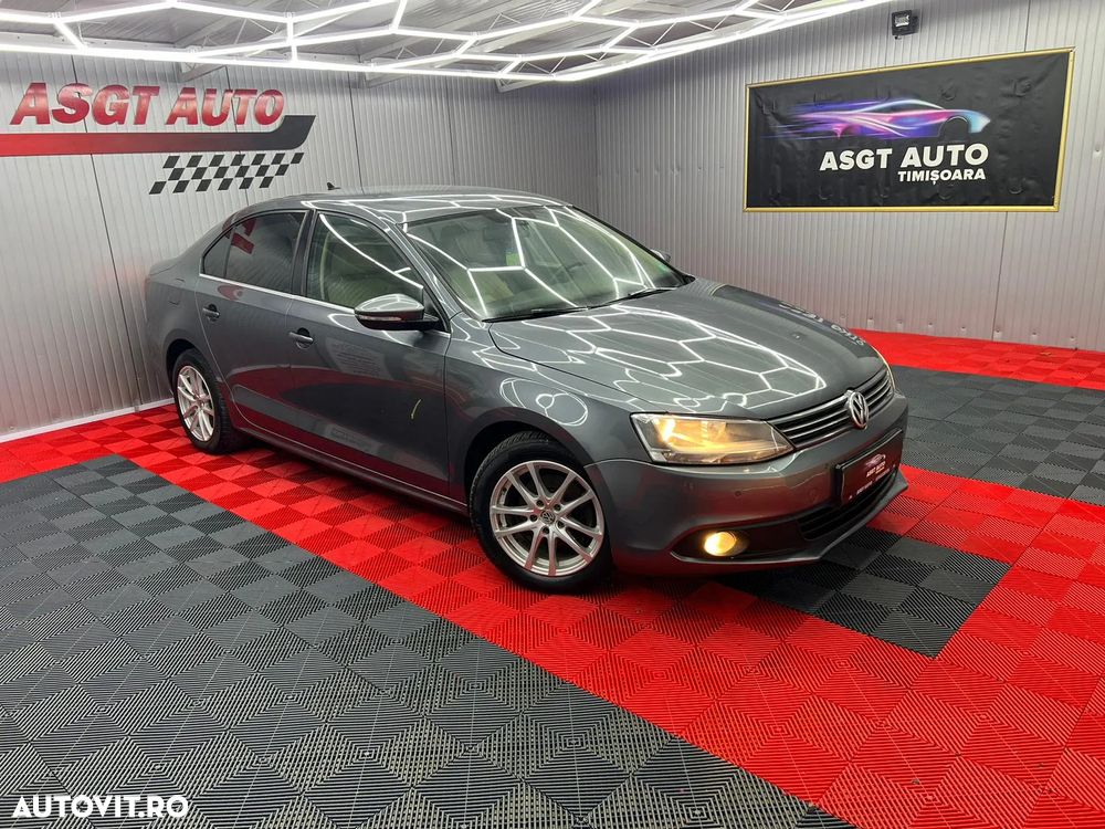 Volkswagen Jetta - 4