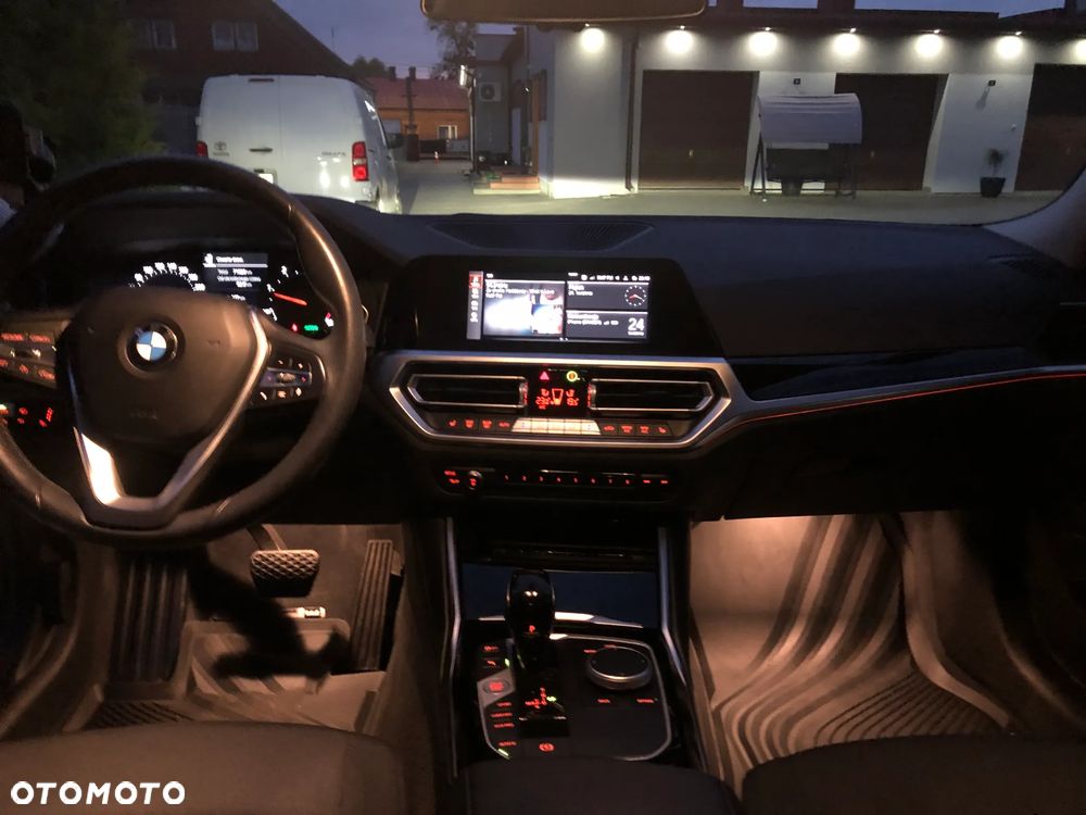 BMW Seria 3 318d MHEV Advantage - 19