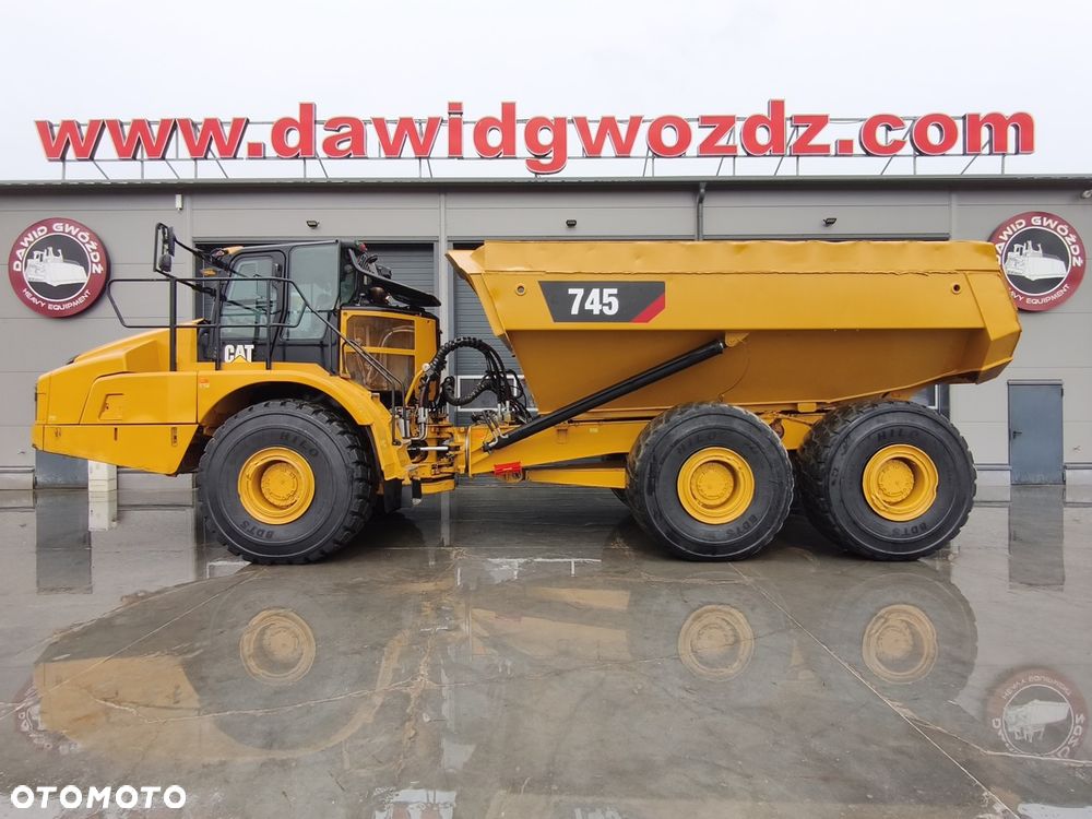 Caterpillar 745