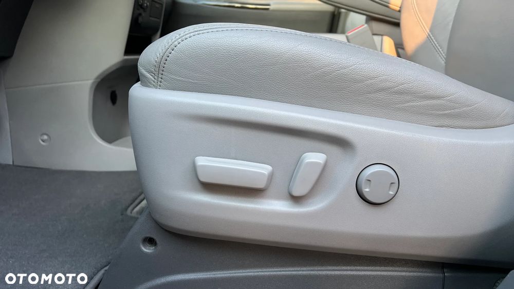 Toyota Sienna - 8